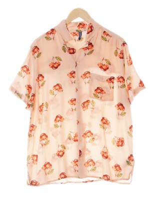 h&m 초크핑크 체리패턴 오픈넥아웃포켓반소매셔츠