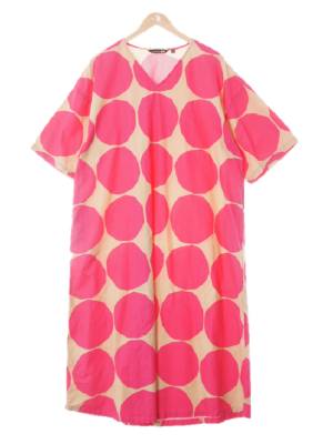 유니클로marimeKKO 다크샌드베이지핫핑크 오버도트 린넨혼방 브이넥반팔롱원피스