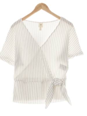 h&m 화이트블랙 삼중스트라이프 브이넥랩타이블라우스 